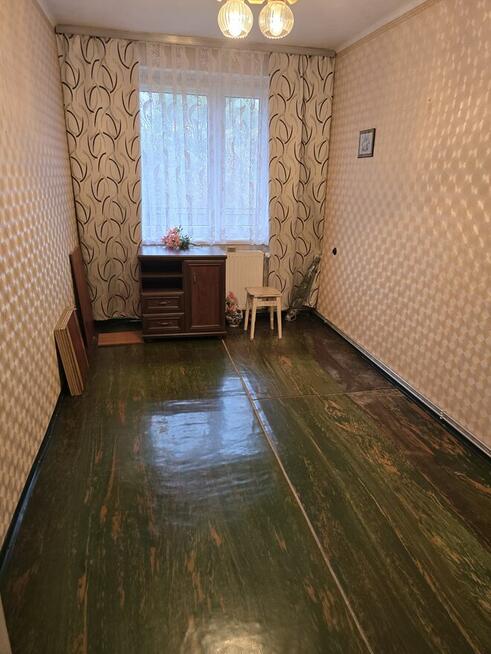 2 pokoje z balkonem w bloku w Grodźcu