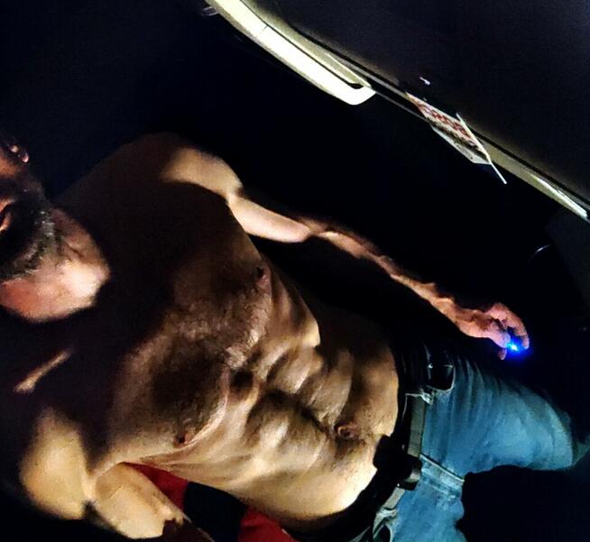 Poznam młodego, kobiecego