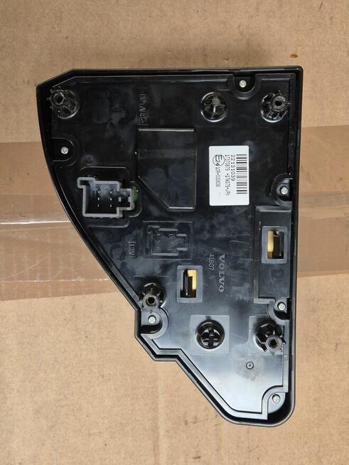 Panel radia nawigacji telefonu Volvo FH4 FM4 22131039
