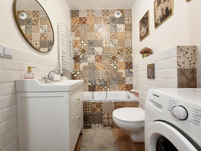 Ciepłym wiatrem promiennie pisane