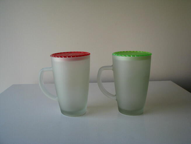 Zakochane szklanki, kubki ze szronionego szkła z pokrywką