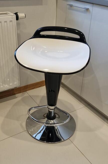 Obrotowe krzesło barowe stołek hoker LORD biało-czarny