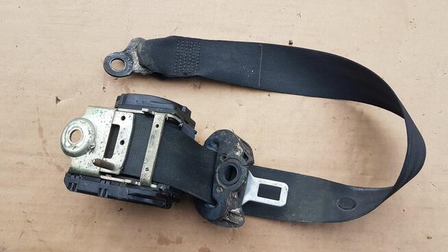 VW GOLF III 3 PAS TYŁ TYLNY PRAWY 1H3857806A