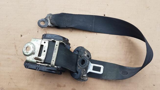 VW GOLF III 3 PAS TYŁ TYLNY PRAWY 1H3857806A