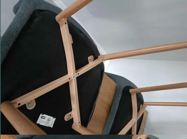 Krzesła ciemno szare pikowane