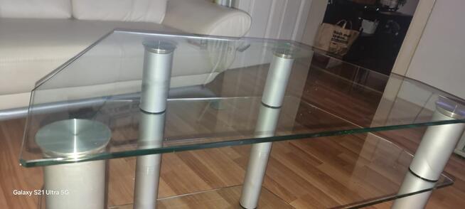 Szklany stolik pod TV
