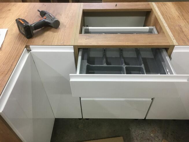 Meble kuchenne i szafy przesuwne na wymiar od projektu do mo