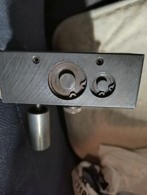 Podajnik pneumatyczny do taśm stalowych Rapid