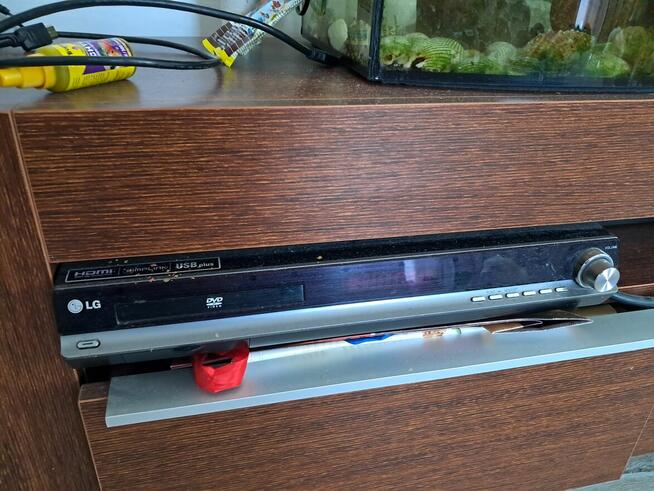 Syndyk sprzeda Zestaw kina domowego LG HT902 z 6 głośnikami