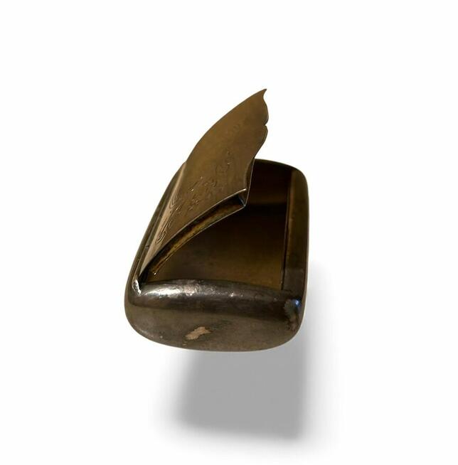 Secesyjna posrebrzana tabakiera / pigularz