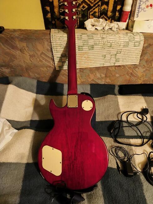 Sprzedam elektryczną gitarę CORT CR100 ze wzmacniaczem