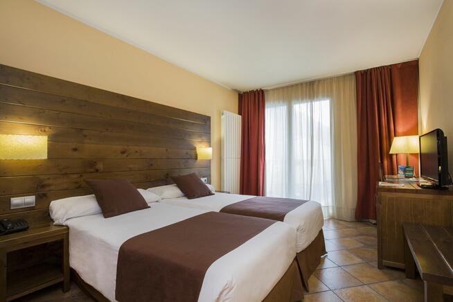 ANDORA FREE SKI 300km tras samolot Hotel 4* HB