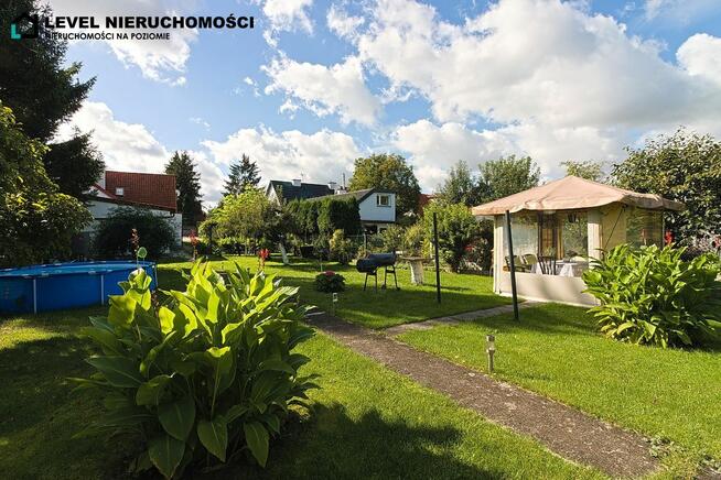 Dom w mieście z dużą działką