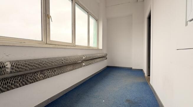 Lokal z windą towarową