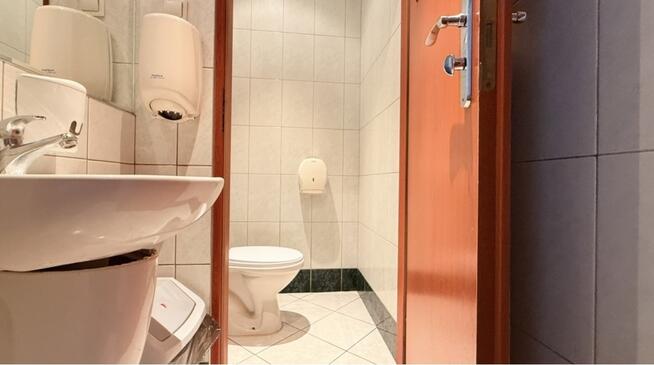 Lokal z windą towarową