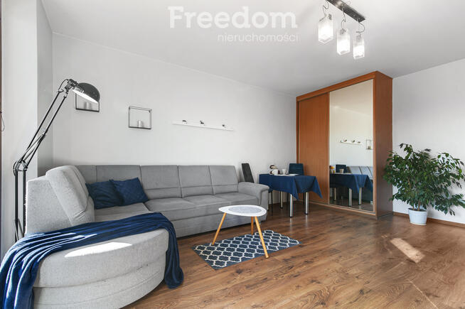 Na sprzedaż, słoneczne 2 pokojowe mieszkanie.