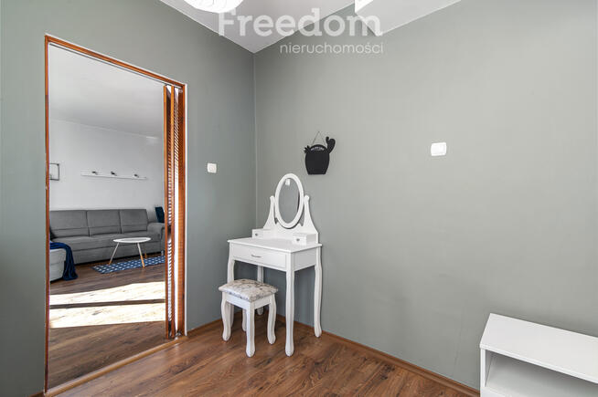 Na sprzedaż, słoneczne 2 pokojowe mieszkanie.