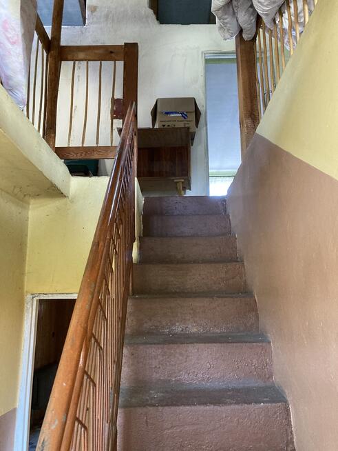 Do remontu, przestronny, z budynkami gosp.