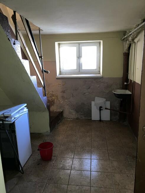 Do remontu, przestronny, z budynkami gosp.