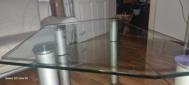 Szklany stolik pod TV