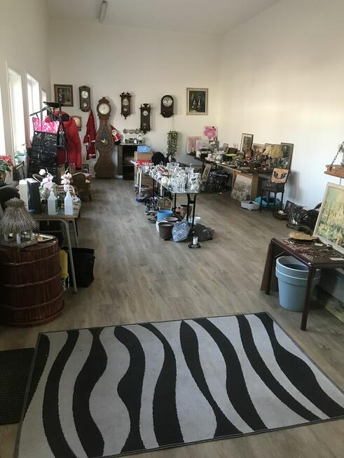 Loppis ze Szwecji z towarem i samochód Volvo XC 70 rok 2004