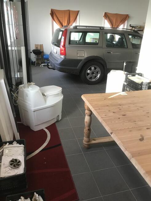 Loppis ze Szwecji z towarem i samochód Volvo XC 70 rok 2004