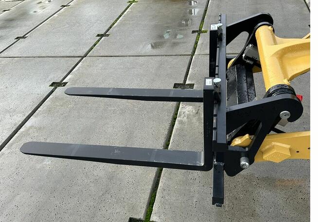 ŁADOWARKA KOŁOWA CATERPILLAR 906