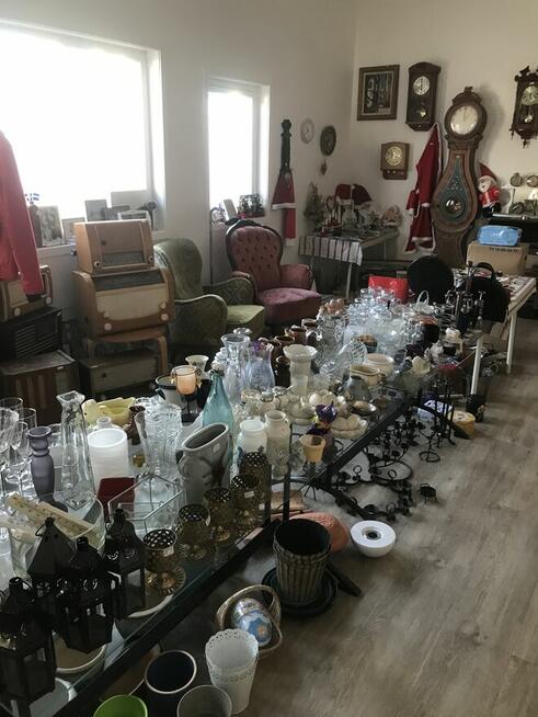 Loppis ze Szwecji z towarem i samochód Volvo XC 70 rok 2004