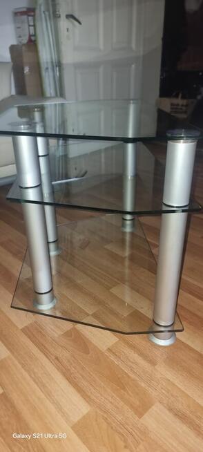 Szklany stolik pod TV