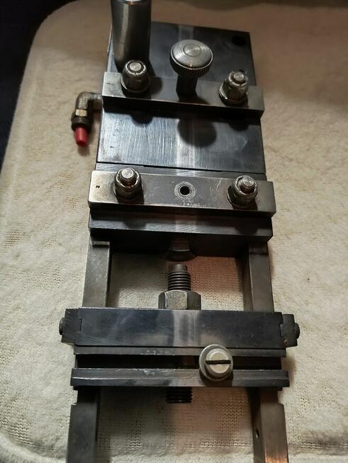 Podajnik pneumatyczny do taśm stalowych Rapid