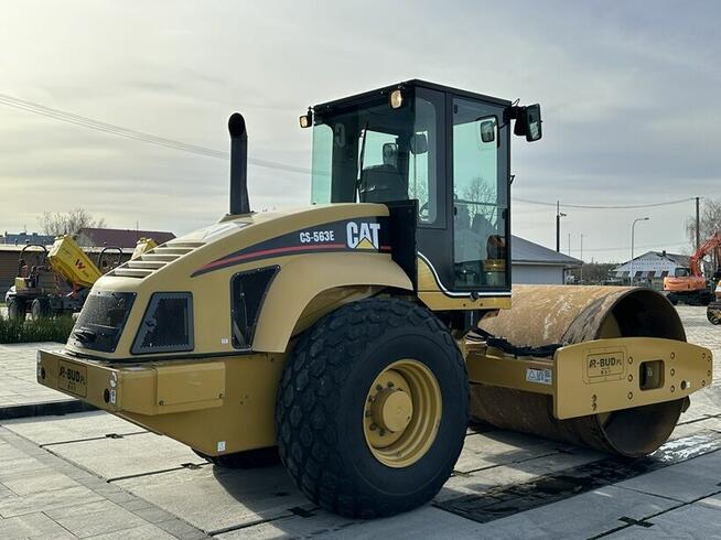 WALEC DROGOWY MARKI CATERPILLAR CS-563E