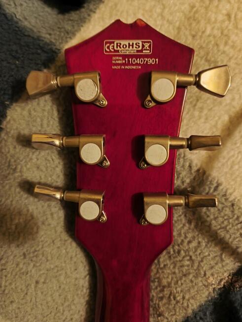 Sprzedam elektryczną gitarę CORT CR100 ze wzmacniaczem