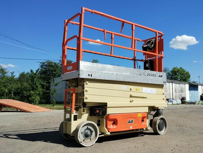 Wynajem zwyżek, podnośników, podestów ruchomych