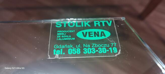 Szklany stolik pod TV