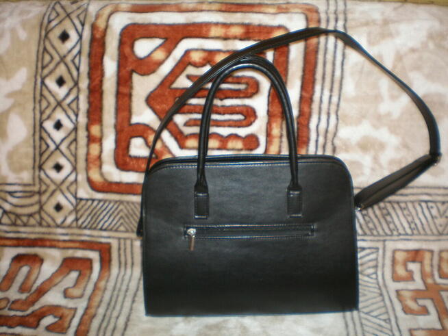 Sprzedam torebkę w kolorze czarnym