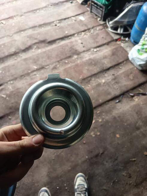 Sprzedam płytke amortyzatów przednich fiat panda