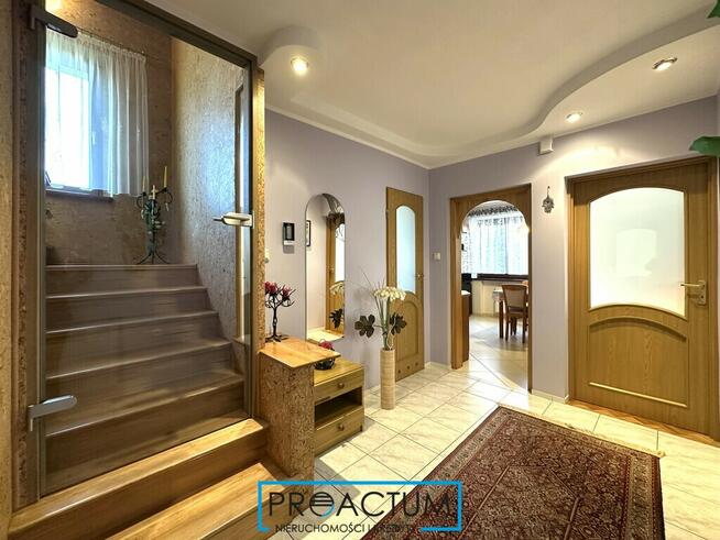 Dom - z dodatkową powierzchnią pod działalność