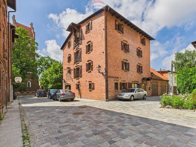 Odrestaurowana kamienica w Gniewie.
