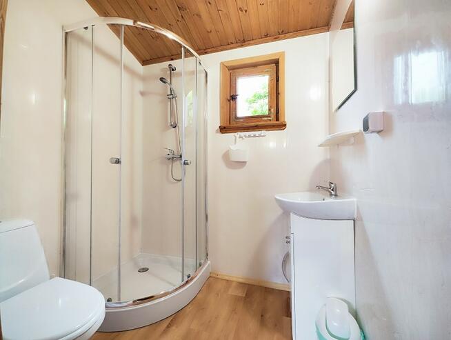 działka 4221m + 10 domków + budynek własciciela i inne