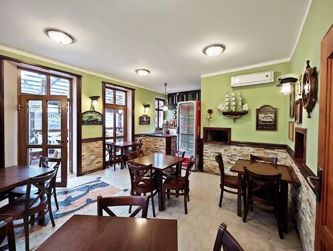 Restauracja z apartamentem oraz dodatkowymi lokalami