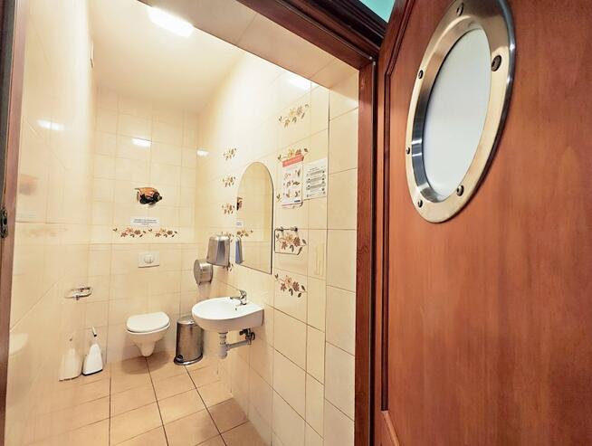 Restauracja z apartamentem oraz dodatkowymi lokalami