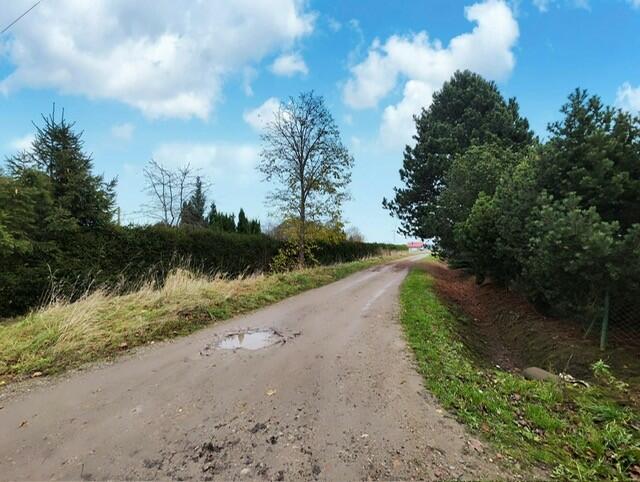 Działka na wsi blisko morza.