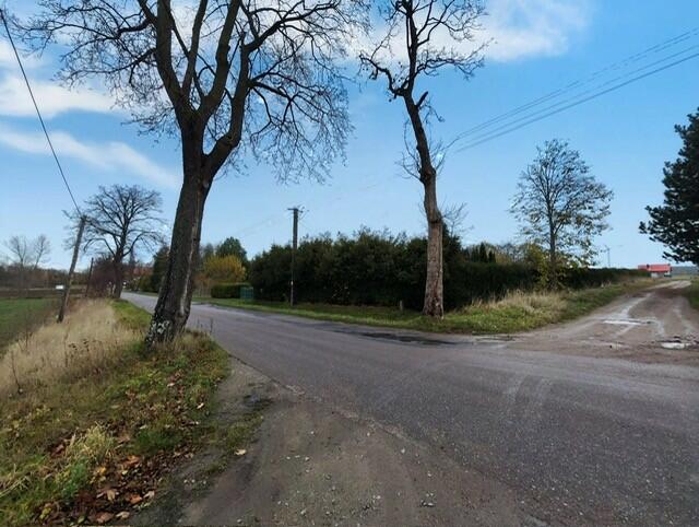 Działka na wsi blisko morza.