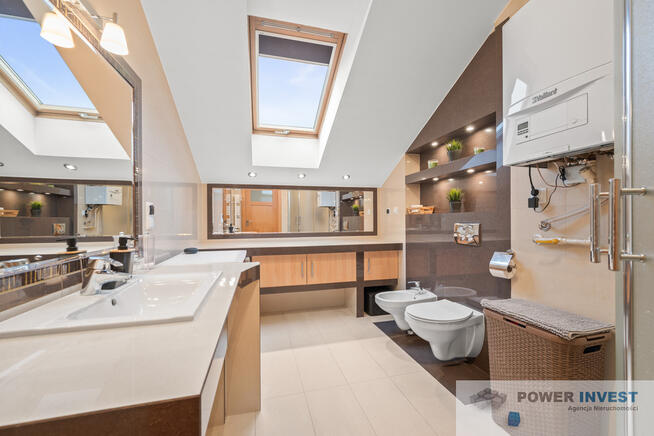 MIESZKANIE I GARAŻ W KAMERALNYM OGRODZONYM BUDYNKU