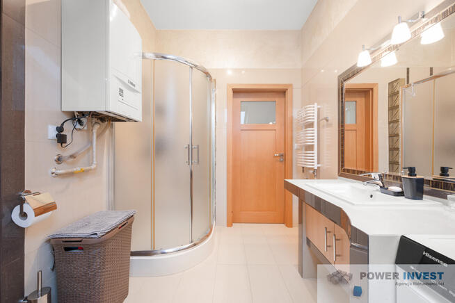 MIESZKANIE I GARAŻ W KAMERALNYM OGRODZONYM BUDYNKU