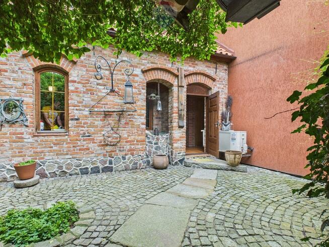 Odrestaurowana kamienica w Gniewie.