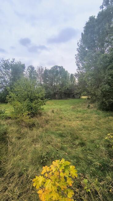 Duża działka z domem do rozbiórki. Piękny teren