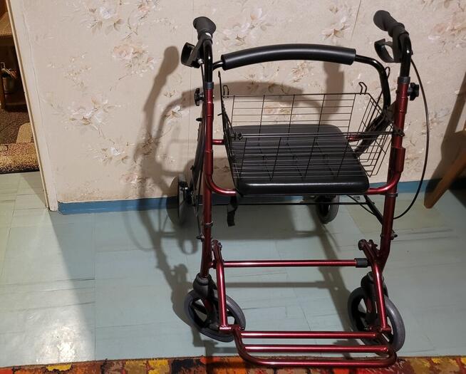 Chodzik czterokołowy.