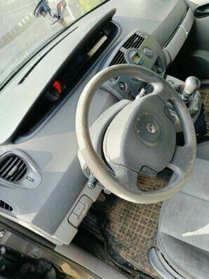 Syndyk sprzeda udział 1/2 w Renault Megane Scenic