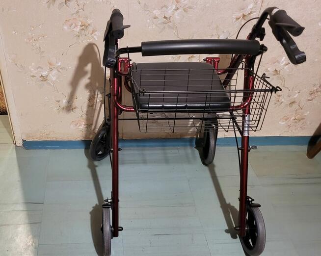 Chodzik czterokołowy.